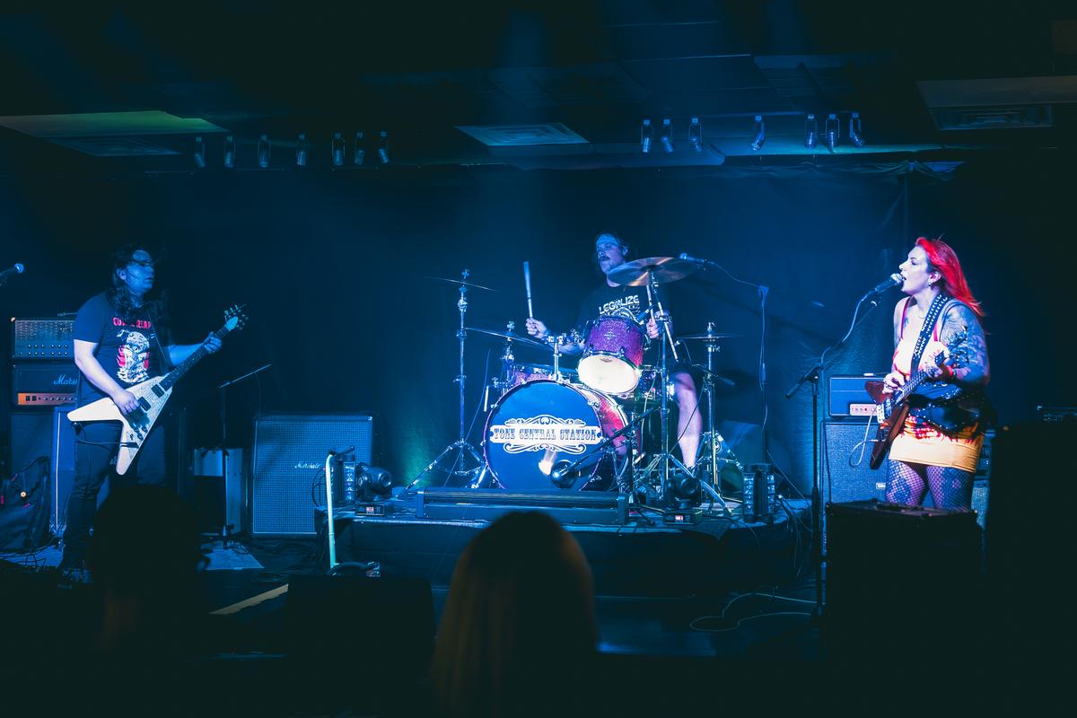 Crystal Spiders live — full band on stage